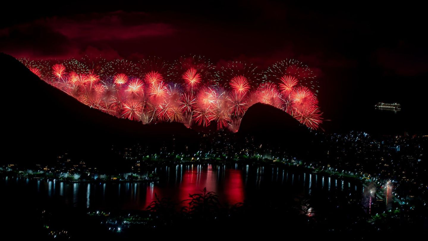 Silvesterfeuerwerk über Rio