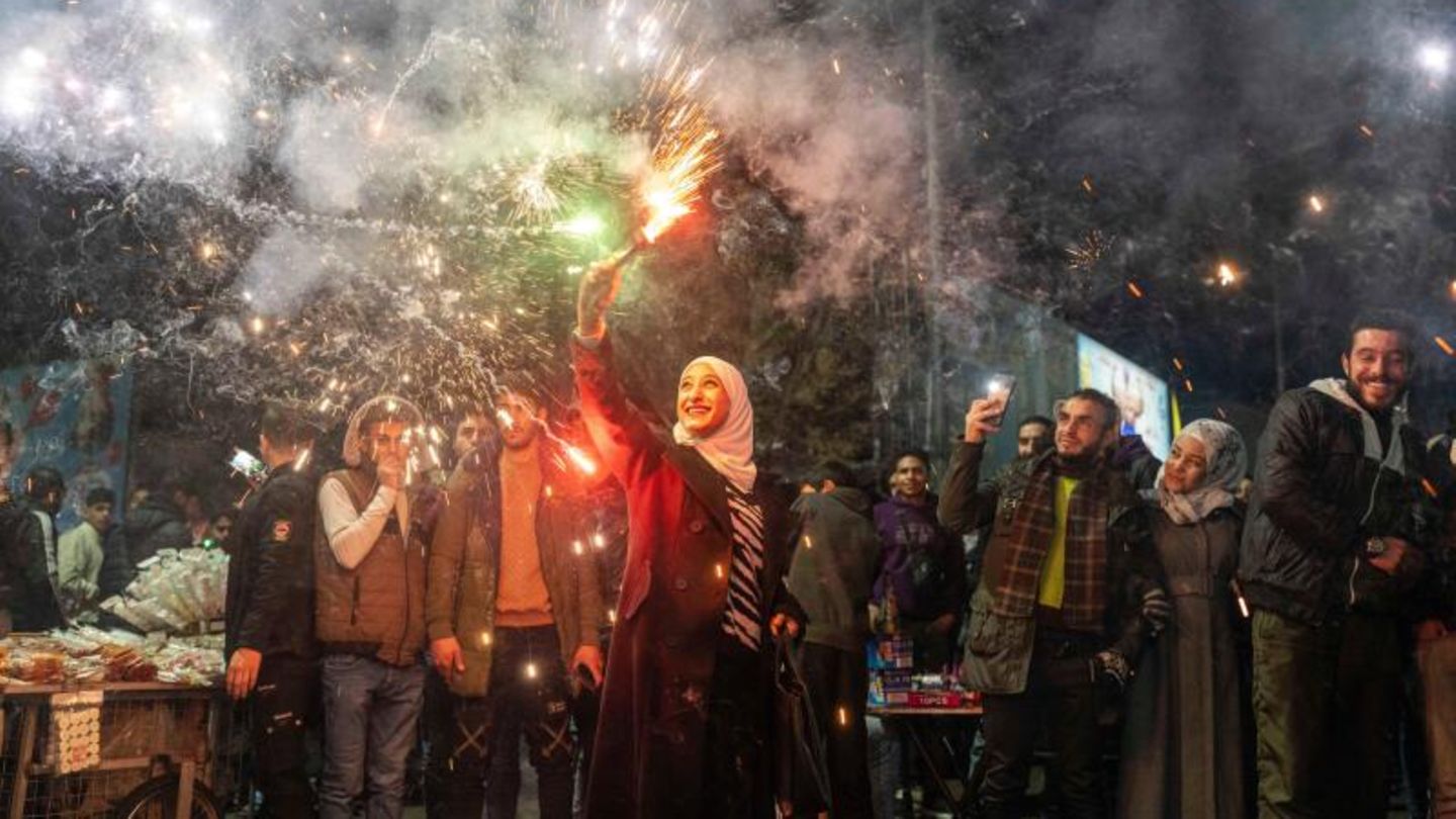 Damaskus, Syrien. Nach dem Sturz des Assad-Regimes feierten die Syrer in Damaskus befreit Silvester
