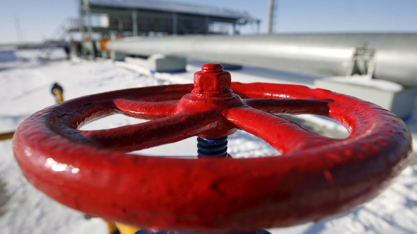 Ukraine stops Russian gas deliveries to Europe