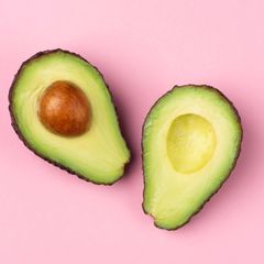 Eine aufgeschnitte Avocado
