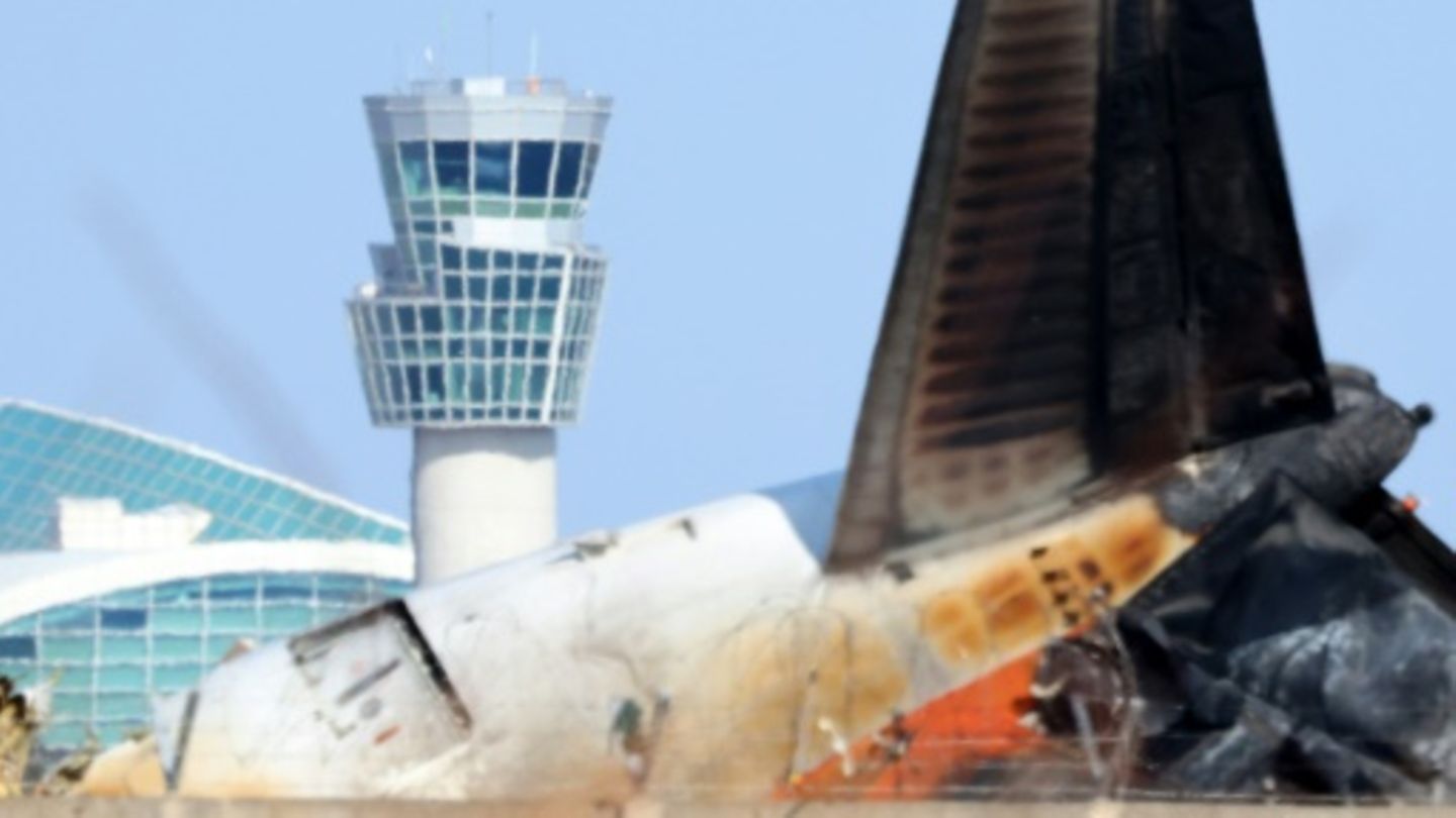 Flugzeugwrack auf Airport in Muan