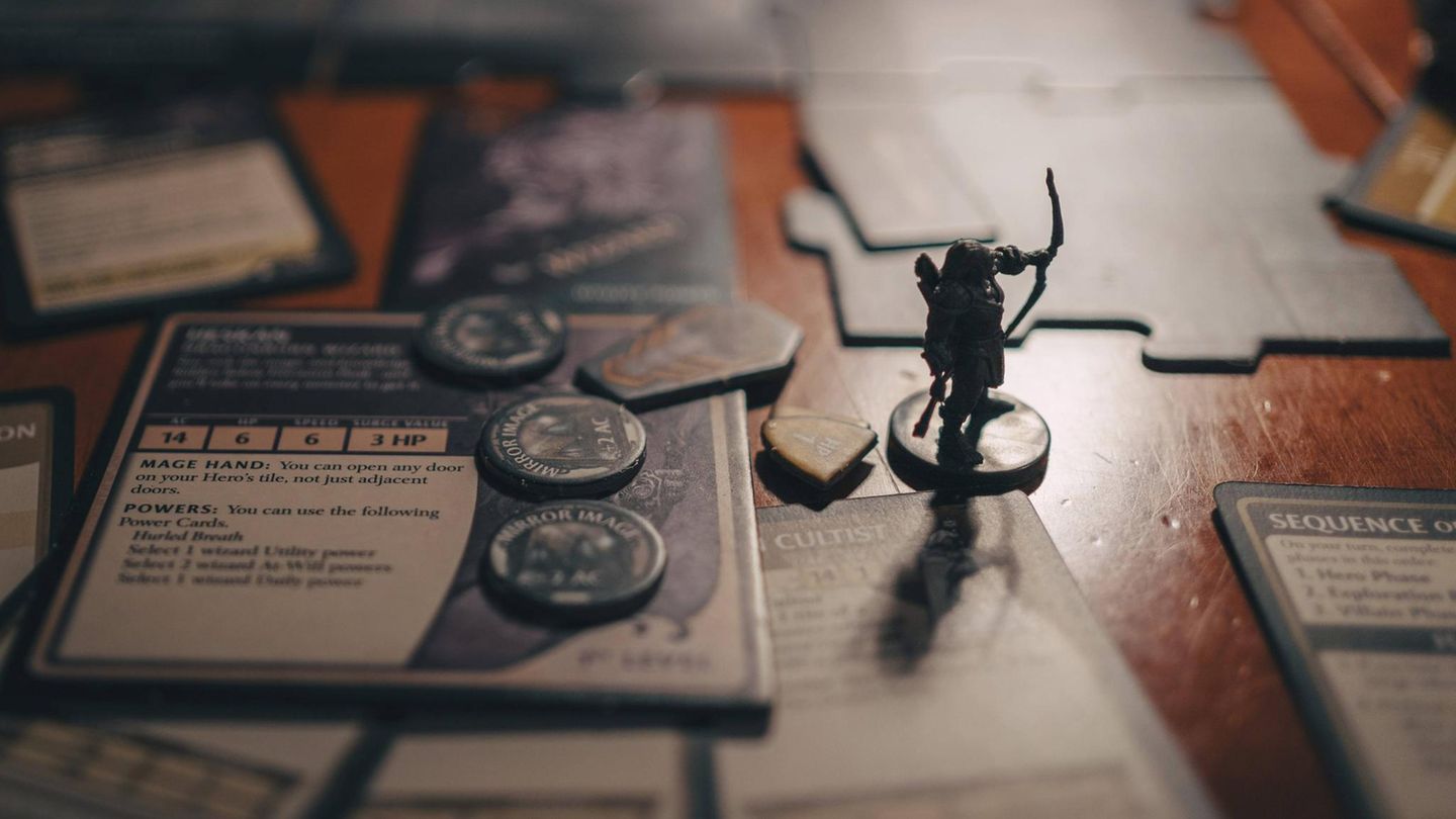 Spielfigur und Karte bei Dungeons & Dragons