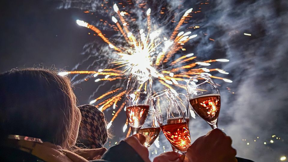 No Sugar, No Buy oder Dry January: Mit diesen Konsumtrends startet 2025 Ob weniger Alkohol oder keinen Zucker: Für das neue Jahr gibt es viele Vorsätze. Vor allem der Januar ist dafür ein beliebter Monat – und bereits jetzt kursieren die Trendideen.