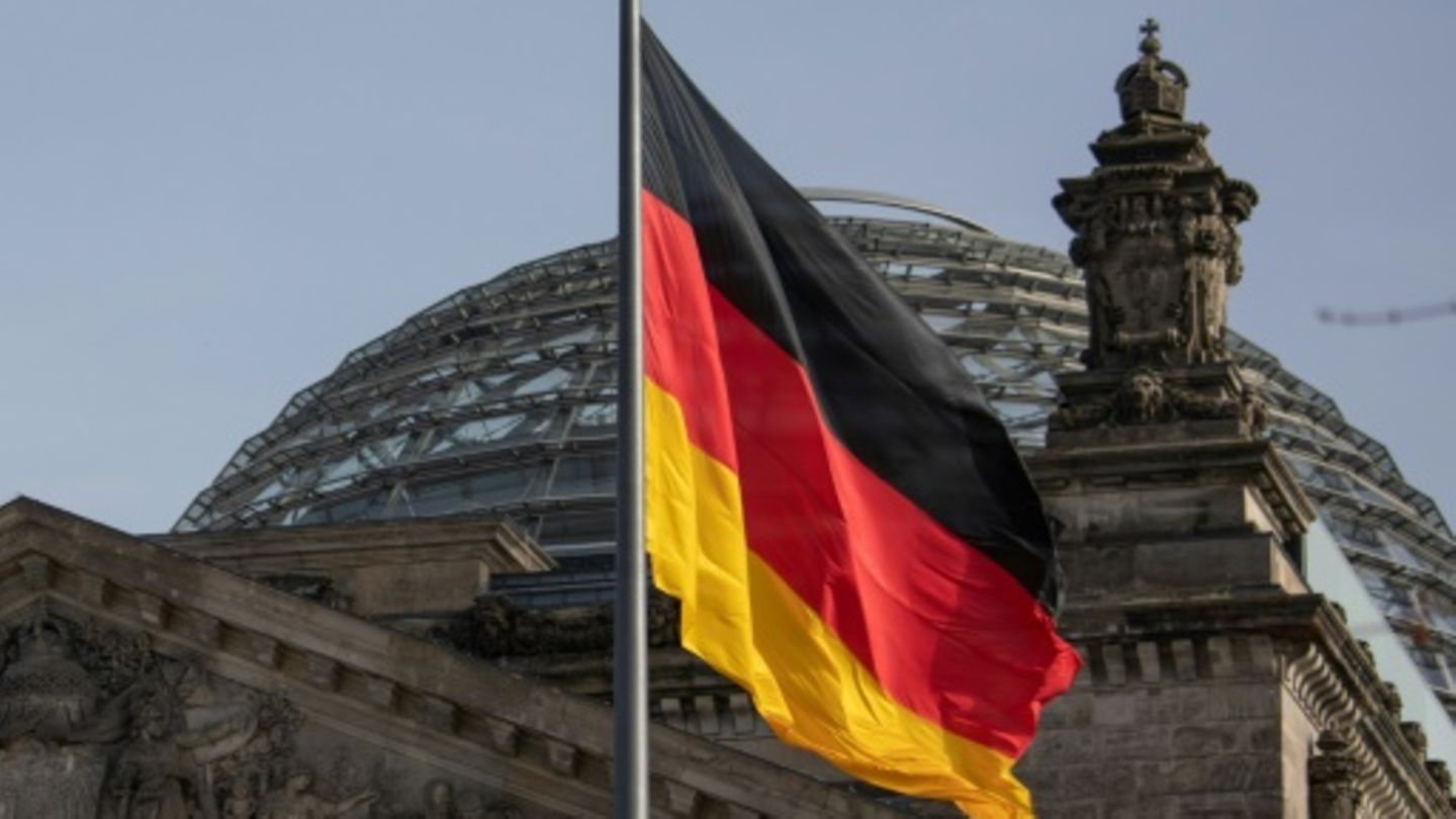 Flagge vor Reichstagsgebäude