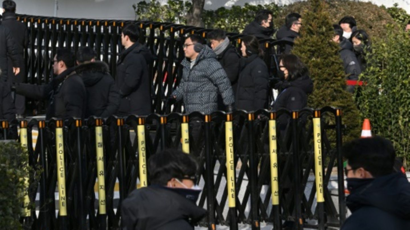 Ermittler verlassen Yoons Residenz in Seoul