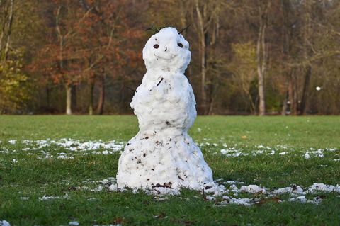 Winterzeit ist Schneemannzeit – aber nicht im Bereich von Eisenbahngleisen