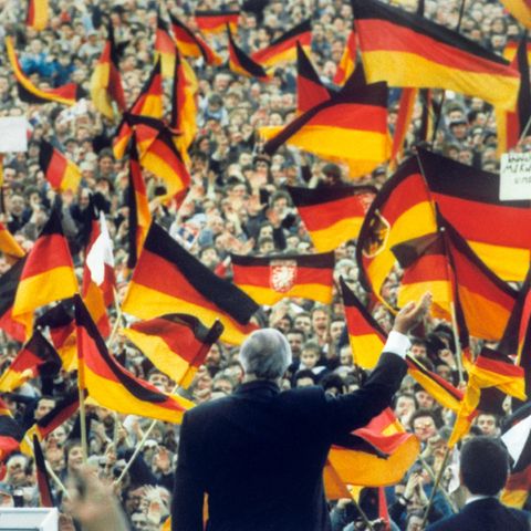 East Germany and its voters: Helmut Kohl in Erfurt in 1990