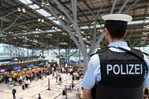 Bundespolizist an Flughafen