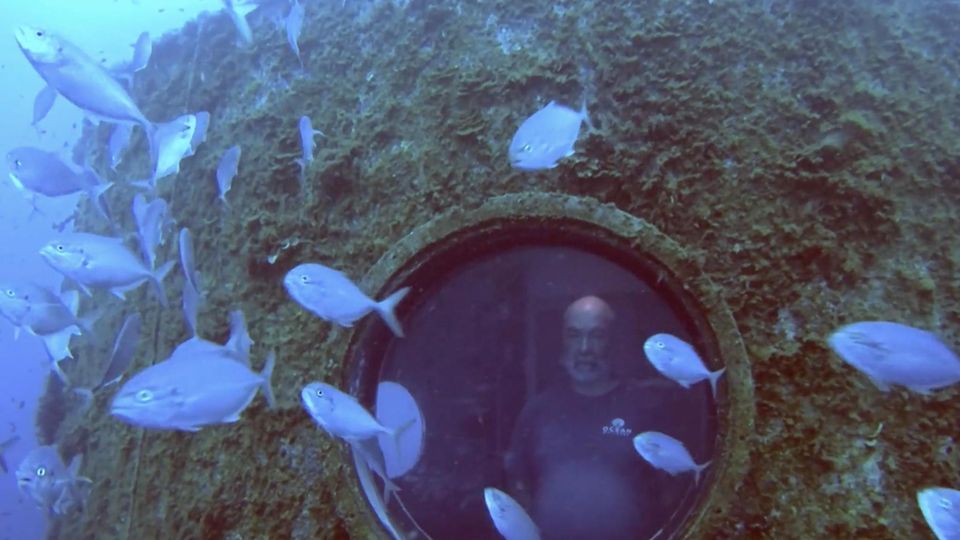 Dieser Mann lebt seit 100 Tagen unter Wasser – und bricht Weltrekord (Video)