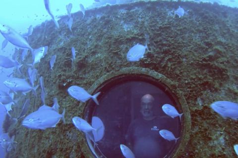 Dieser Mann lebt seit 100 Tagen unter Wasser – und bricht Weltrekord (Video)