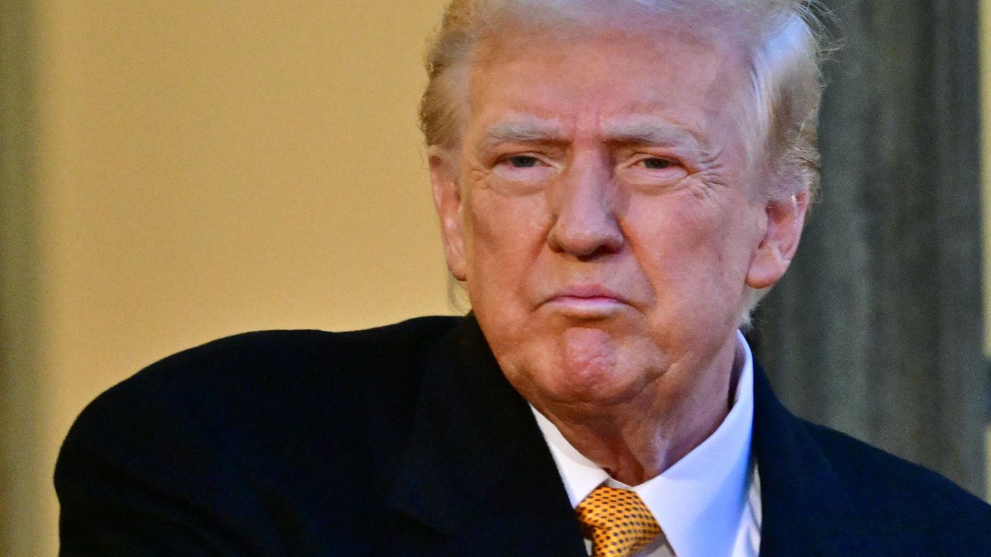 Donald Trump angry about funeral flags for Jimmy Carter Donald Trump angry about funeral flags for Jimmy Carter