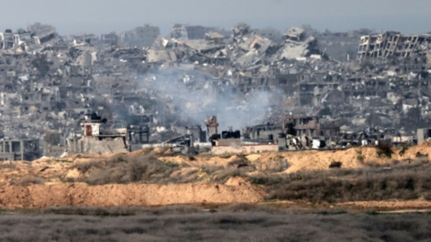 Bei Angriffen zerstörte Gebäude im Gazastreifen