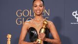 Seit Jahren ist Zoe Saldana eine feste Größe auf der Kinoleinwand. Auf ihren ersten Golden Globe aber musste die Schauspielerin lange warten. Hier posiert sie mit dem Preis für die beste Nebenrolle in einem Film für "Emilia Perez".