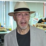 Gunther von Hagens – Älterer Mann mit Hut und Brille