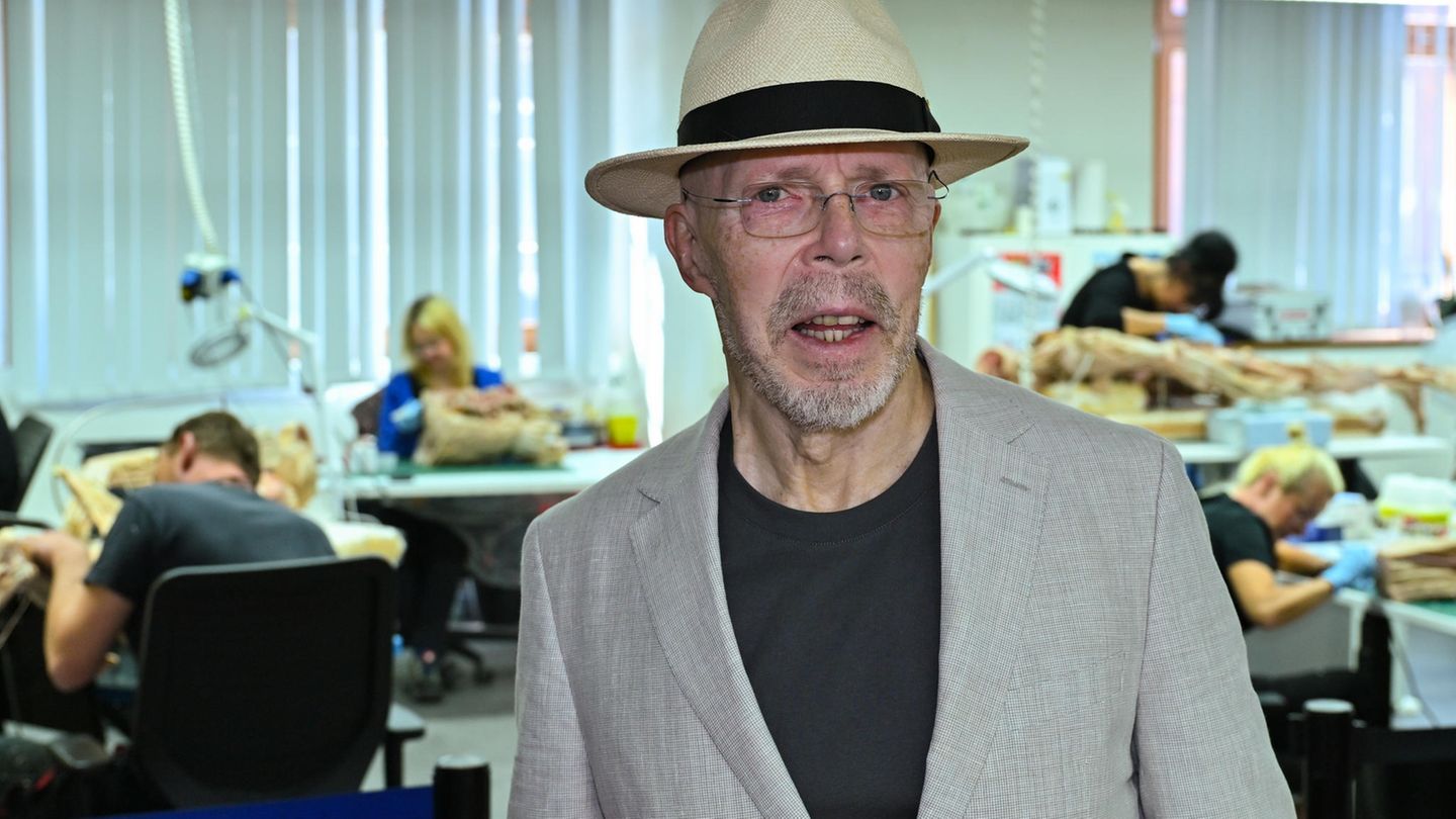 Gunther von Hagens – Älterer Mann mit Hut und Brille