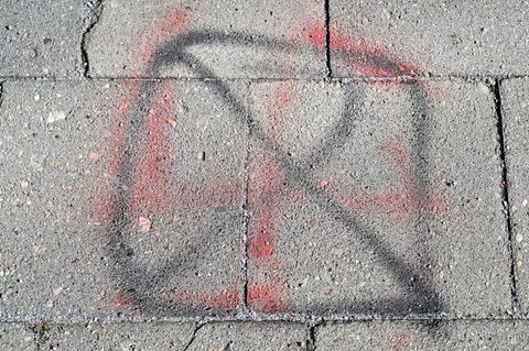 Rechtsextreme Straftaten sind 2024 auf Rekordhoch gestiegen