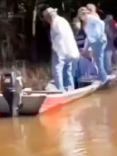 Beängstigende Szene: Touristen entgehen nur knapp einer Krokodil-Attacke