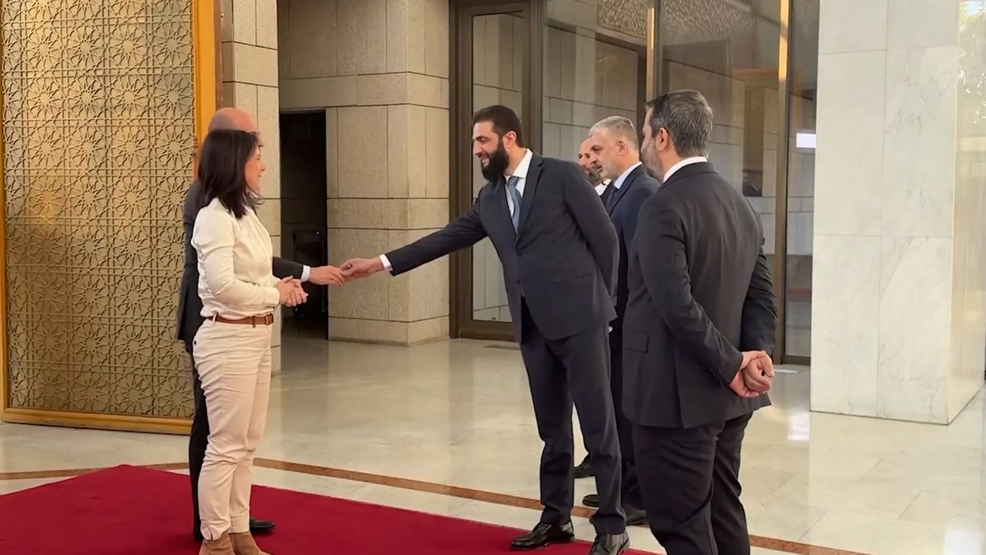 Annalena Baerbock und der französische Außenminister vor dem neuen syrischen Machthaber