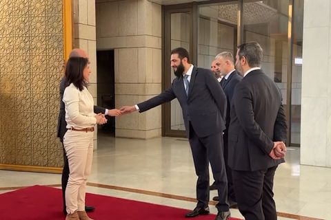 Annalena Baerbock und der französische Außenminister vor dem neuen syrischen Machthaber
