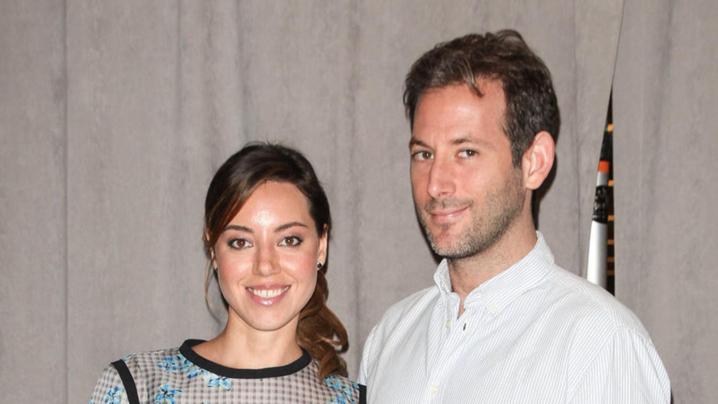 Nach Tod ihres Ehemannes: Aubrey Plaza bricht ihr Schweigen: "Es ist eine unvorstellbare Tragödie"