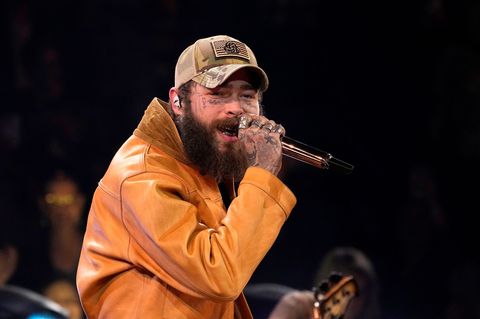 Post Malone versüßte einer Barkeeperin in Houston das Weihnachtsfest. (Archivbild) Foto: George Walker IV/Invision/AP/dpa