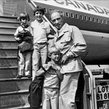 Pierre Elliott Trudeau und seine drei Kinder