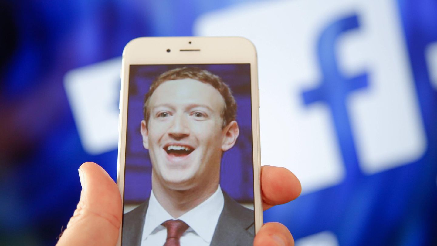 Mark Zuckerberg auf dem Bildschirm eines Mobiltelefons