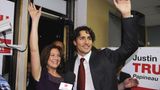 Trudeau und seine Frau freuen sich über den Wahlsieg