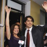 Trudeau und seine Frau freuen sich über den Wahlsieg