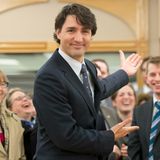 Trudeau bittet Journalisten, den Saal zu verlassen, damit er mit seiner ersten Fraktionssitzung beginnen kann