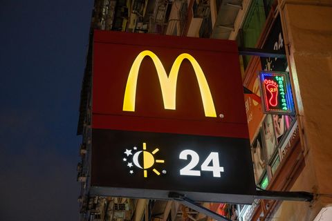 Eine McDonald's-Filiale in London, Großbritannien