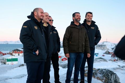 Donald Trump Jr. (2.v.r) bei seiner Ankunft in Grönlands Hauptstadt Nuuk