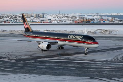Donald Trumps Flugzeug landet in Grönland