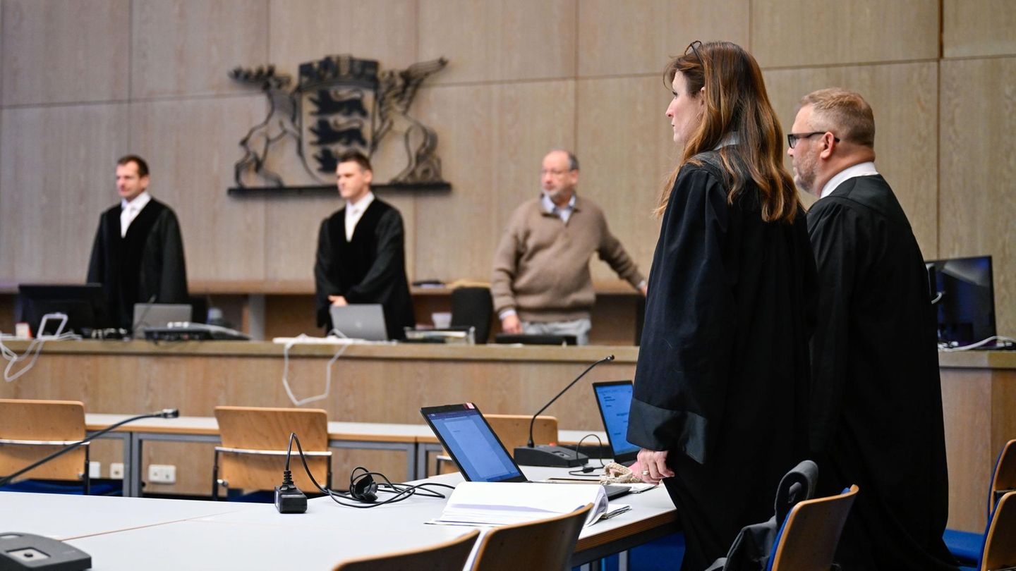 Der Gerichtssaal im Landgericht Mannheim am ersten Verhandlungstag im Prozess um den Doppelmord an zwei Ukrainerinnen Der Gerichtssaal im Landgericht Mannheim am ersten Verhandlungstag im Prozess um den Doppelmord an zwei Ukrainerinnen