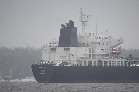 Die Besatzung der "Eagle S" wird verdächtigt mehrere Ostseekabel beschädigt zu haben