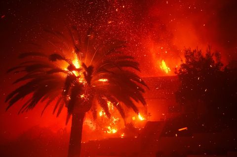 Bei Los Angeles Kalifornien toben derzeit Waldbrände