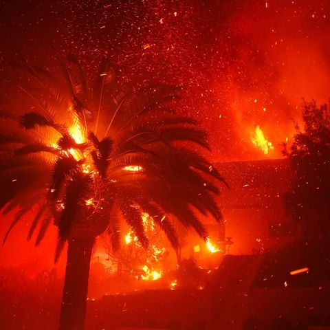 Bei Los Angeles Kalifornien toben derzeit Waldbrände