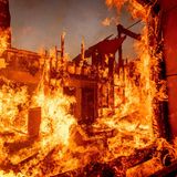 Der Gouverneur von Kalifornien, Gavin Newsom, hat für die Region den Notstand erklärt. Viele Häuser sind Dienstag bereits vom Feuer zerstört