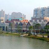 Ein Blick auf die Gebäude im deutschen Stil entlang der Hannoverschen Straße