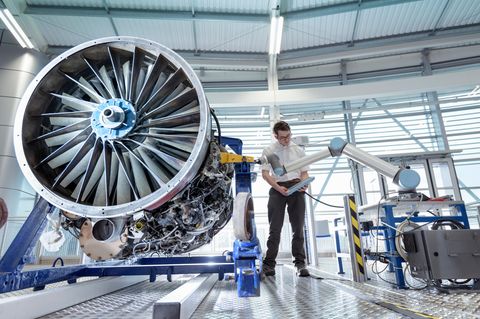 Mittleres Gehalt aller Beschäftigten: 58.500 Euro  Beispiel-Berufe  Ingenieur/-in: 69.750 Euro  Elektroingenieur/-in: 66.250 Euro  Projektingenieur/-in: 62.250 Euro  Maschinenbauingenieur/-in: 59.000 Euro  Techniker/-in: 51.750 Euro