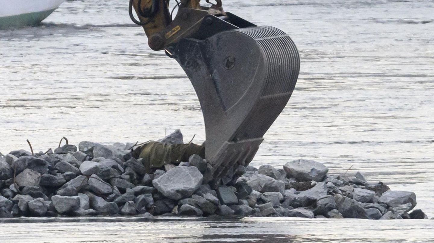 Fliegerbombe an der Carolabrücke in Dresden