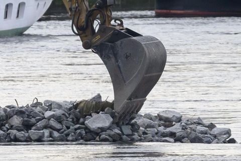 Fliegerbombe an der Carolabrücke in Dresden
