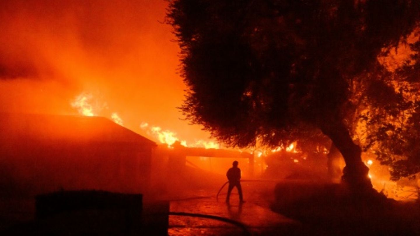 Ein Feuerwehrmann am 7. Januar in der Region von Altadena