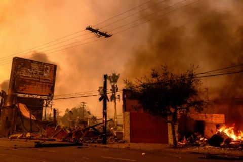 Brand in Altadena im Bezirk Los Angeles