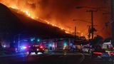 Die Feuerwalze bewegt sich Dienstag auf den Pacific Coast Highway zu. "Es gibt nicht genug Feuerwehrleute in Los Angeles County, um vier Brände dieser Größenordnung zu bekämpfen", sagte Anthony Marrone, Chef der regionalen Feuerwehr