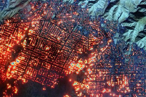 Eine Satellitenaufnahme zeigt die Brandherde in und rund um Los Angeles