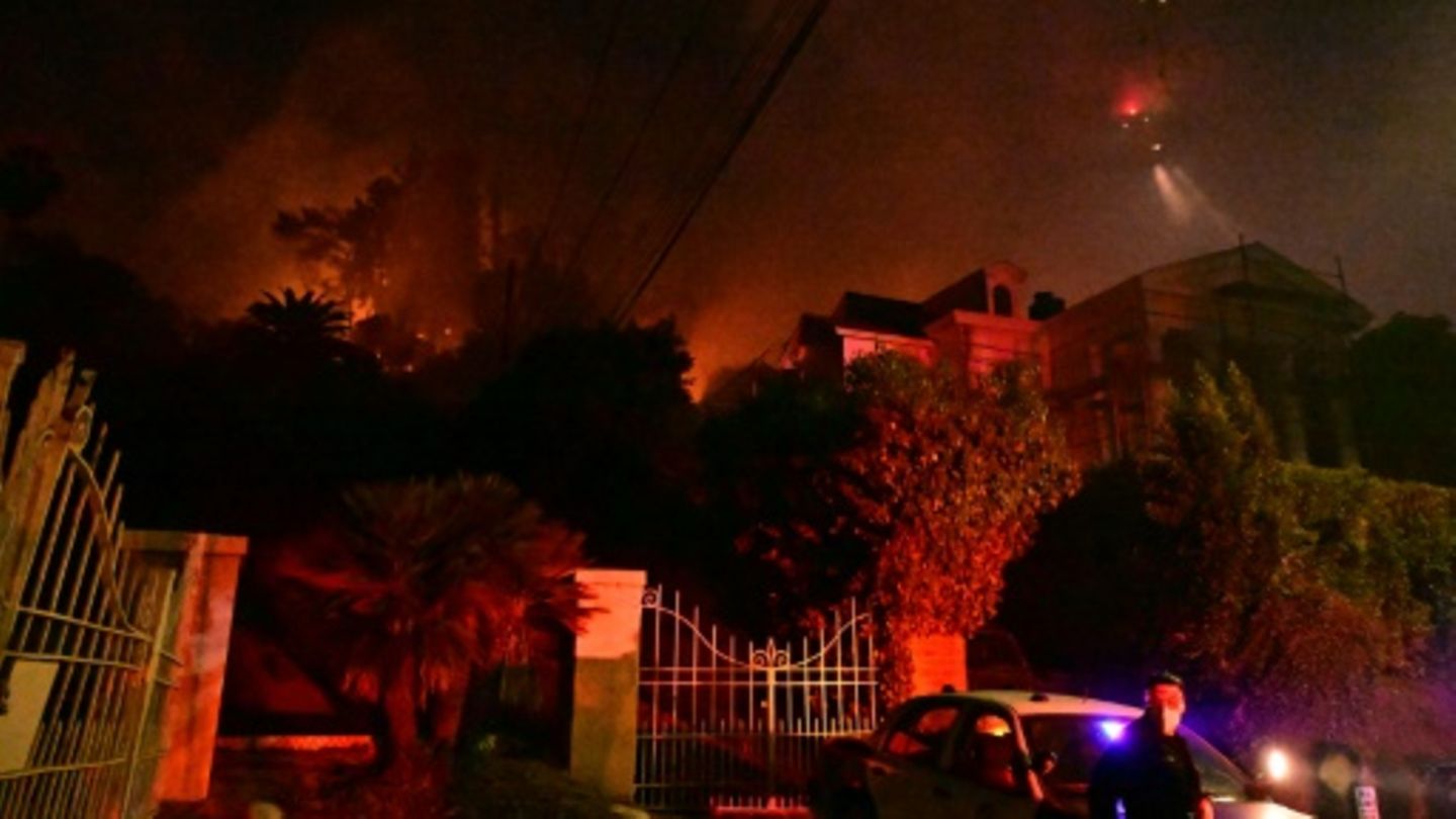 Feuerwehr an einem Brandherd in Los Angeles