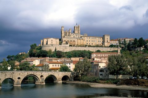 Eine Stadtansicht von Béziers in Frankreich