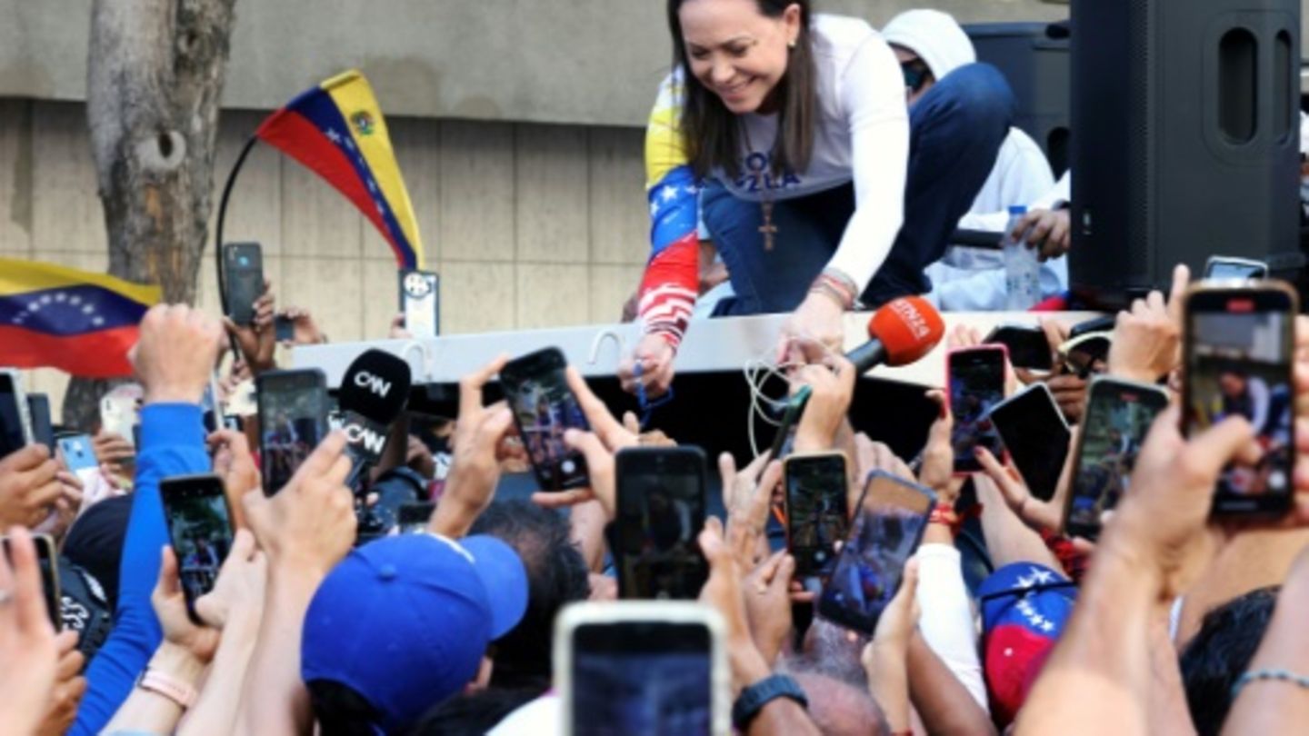 Venezuelas Oppositionschefin Machado bei Kundgebung in Caracas