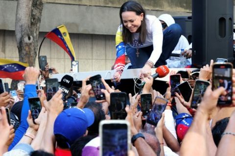 Venezuelas Oppositionschefin Machado bei Kundgebung in Caracas